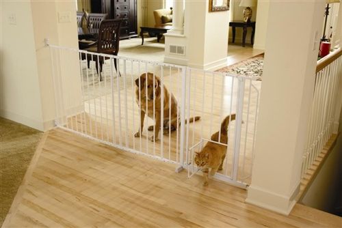 Carlson Pet Maxi Walk-Thru Gate with Pet Door